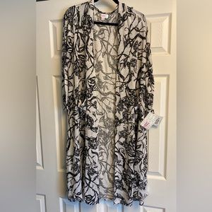 NWT Size Medium Duster Cardigan with Pockets Black and White Floral